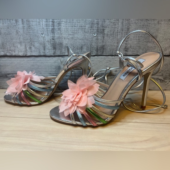 STEVE MADDEN NWT Jolisa Metallic Flower Ankle Wrap Dress Sandals - Picture 8 of 11